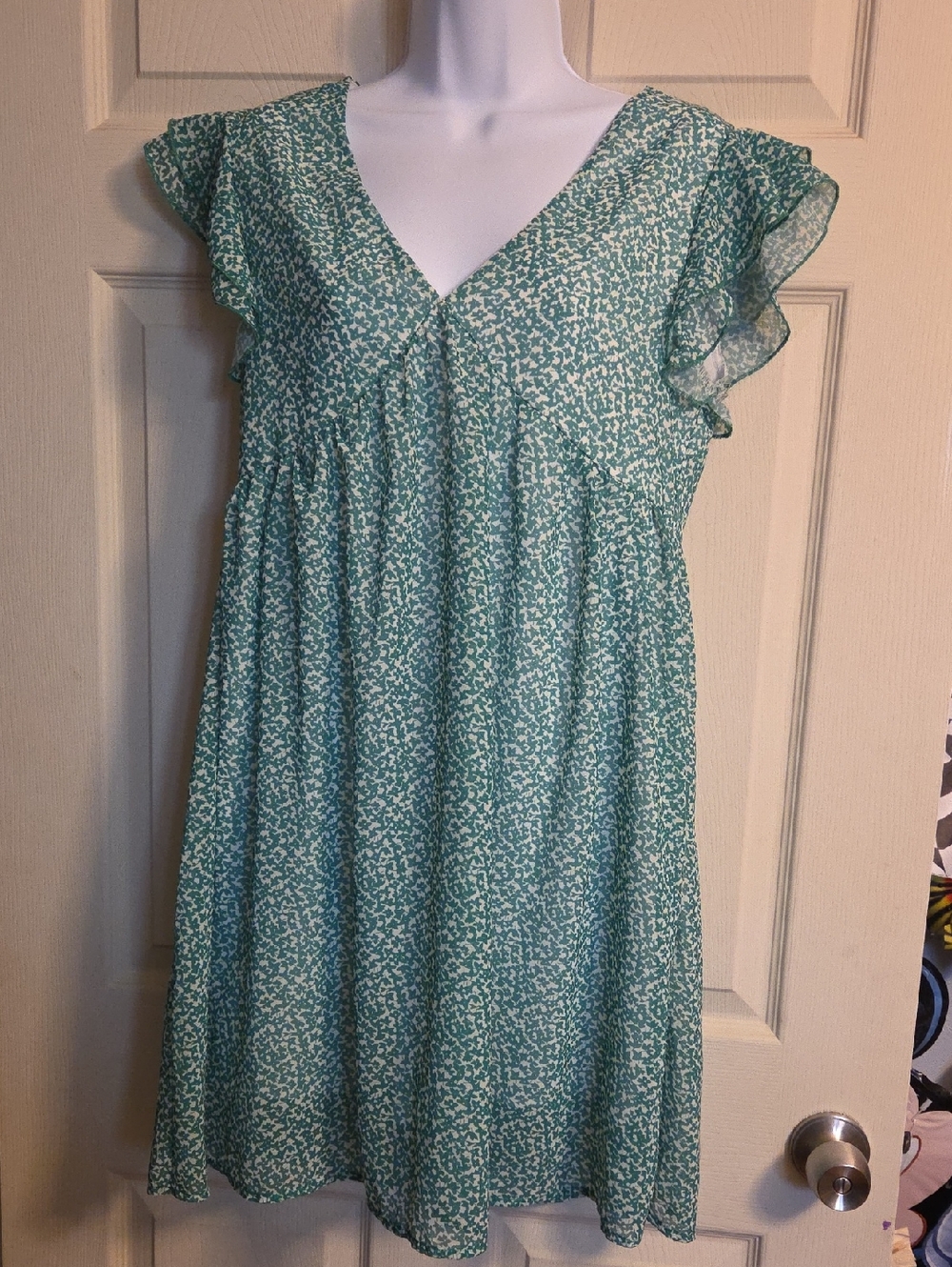 Tameya Green Floral V-Neck Ruffle Sleeve Dress Size Small